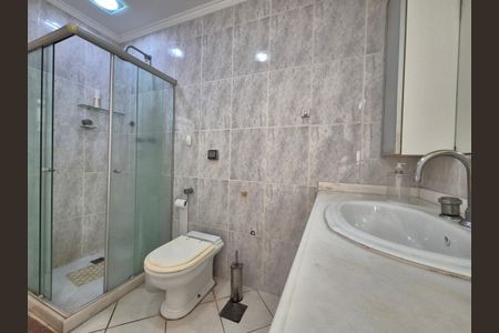 Apartamento à venda com 400m², 4 quartos e 6 vagas Apartamento à venda com 400m², 4 quartos e 6 vagasBanheiro da Suíte 1