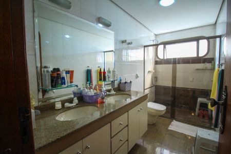 Apartamento à venda com 175m², 3 quartos e 3 vagasBanheiro Suíte 1