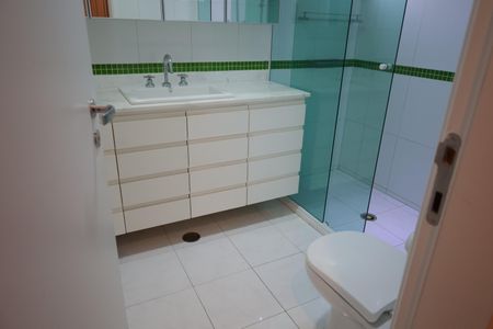 Apartamento para alugar com 326m², 6 quartos e 4 vagasBanheiro da Suíte