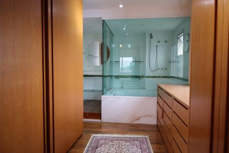 Apartamento para alugar com 326m², 6 quartos e 4 vagasBanheiro da Suíte