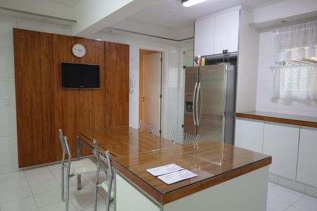 Apartamento para alugar com 326m², 6 quartos e 4 vagasCopa