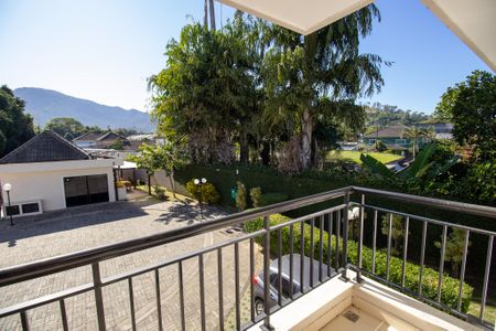 Casa de condomínio à venda com 130m², 3 quartos e 2 vagas Casa de condomínio à venda com 130m², 3 quartos e 2 vagasVaranda