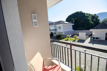 Casa de condomínio à venda com 130m², 3 quartos e 2 vagas Casa de condomínio à venda com 130m², 3 quartos e 2 vagasVaranda