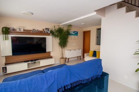 Casa de condomínio à venda com 130m², 3 quartos e 2 vagas Casa de condomínio à venda com 130m², 3 quartos e 2 vagasSala