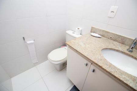 Casa de condomínio à venda com 130m², 3 quartos e 2 vagas Casa de condomínio à venda com 130m², 3 quartos e 2 vagasBanheiro quarto 3