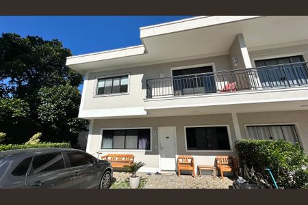 Casa de condomínio à venda com 130m², 3 quartos e 2 vagas Casa de condomínio à venda com 130m², 3 quartos e 2 vagasFachada