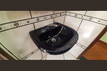 Casa à venda com 350m², 3 quartos e 20 vagas Casa à venda com 350m², 3 quartos e 20 vagasBanheiro Social