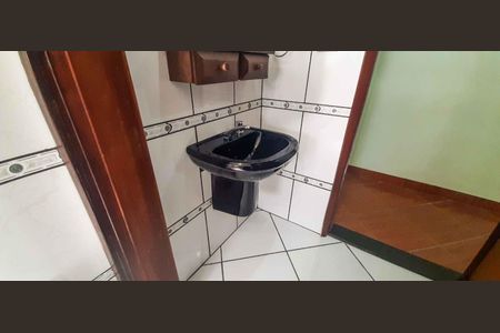 Casa à venda com 350m², 3 quartos e 20 vagas Casa à venda com 350m², 3 quartos e 20 vagasBanheiro Social