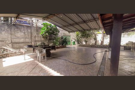 Casa à venda com 350m², 3 quartos e 20 vagas Casa à venda com 350m², 3 quartos e 20 vagasÁrea comum