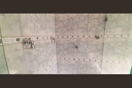 Casa à venda com 350m², 3 quartos e 20 vagas Casa à venda com 350m², 3 quartos e 20 vagasBanheiro do Quarto 1