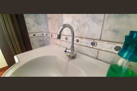 Casa à venda com 350m², 3 quartos e 20 vagas Casa à venda com 350m², 3 quartos e 20 vagasBanheiro Social 2