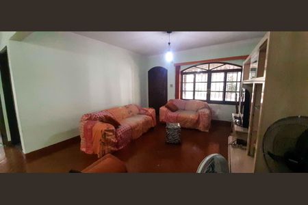Casa à venda com 350m², 3 quartos e 20 vagas Casa à venda com 350m², 3 quartos e 20 vagasSala