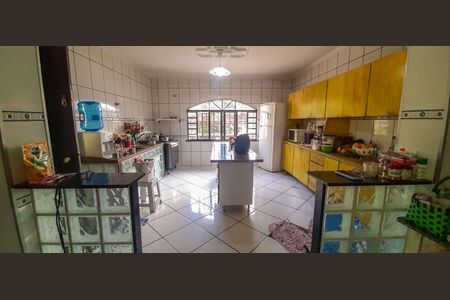 Casa à venda com 350m², 3 quartos e 20 vagas Casa à venda com 350m², 3 quartos e 20 vagasCozinha