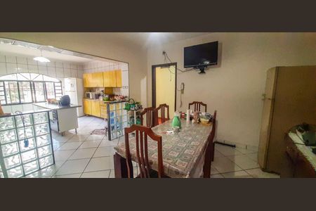 Casa à venda com 350m², 3 quartos e 20 vagas Casa à venda com 350m², 3 quartos e 20 vagasCopa