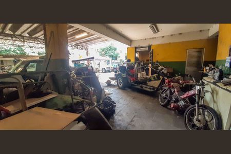 Casa à venda com 350m², 3 quartos e 20 vagas Casa à venda com 350m², 3 quartos e 20 vagasÁrea comum