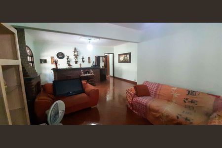 Casa à venda com 350m², 3 quartos e 20 vagas Casa à venda com 350m², 3 quartos e 20 vagasSala