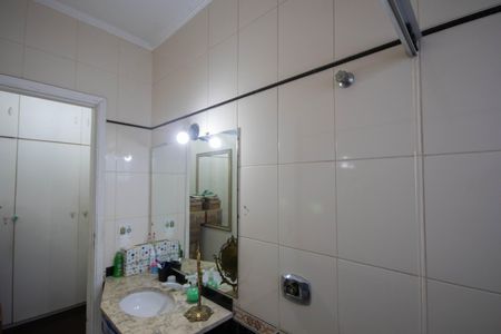 Casa para alugar com 264m², 4 quartos e 3 vagasBanheiro da Suíte 1