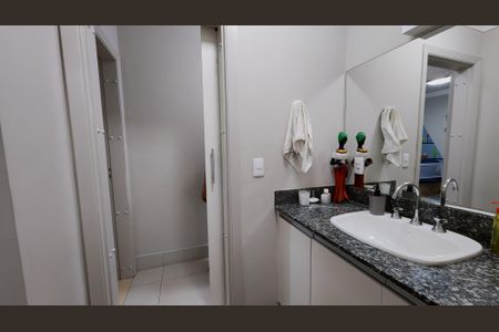 Apartamento à venda com 211m², 3 quartos e 2 vagasBanheiro Suite 