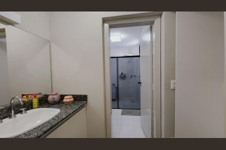 Apartamento à venda com 211m², 3 quartos e 2 vagasBanheiro Suite 