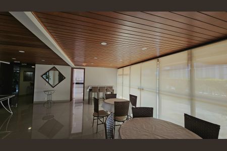 Apartamento à venda com 211m², 3 quartos e 2 vagasÁrea comum - Salão de festas