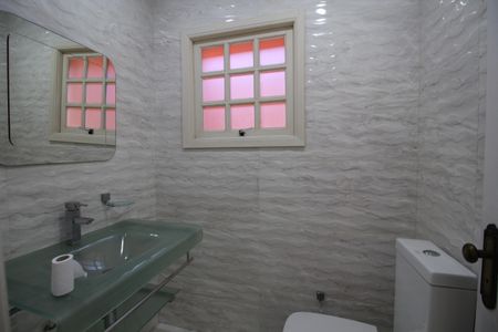 Casa de condomínio à venda com 350m², 5 quartos e 2 vagasLavabo 1