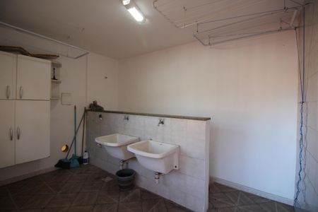 Casa de condomínio à venda com 350m², 5 quartos e 2 vagasÁrea de Serviço