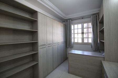 Casa de condomínio à venda com 350m², 5 quartos e 2 vagasQuarto 3