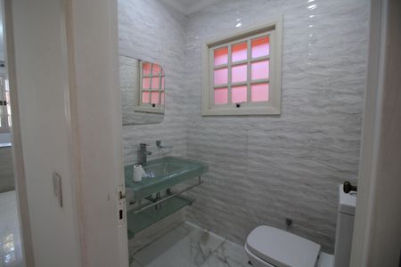 Casa de condomínio à venda com 350m², 5 quartos e 2 vagasLavabo 1