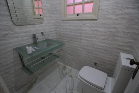 Casa de condomínio à venda com 350m², 5 quartos e 2 vagasLavabo 1