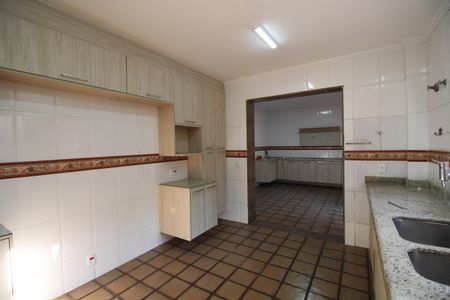 Casa de condomínio à venda com 350m², 5 quartos e 2 vagasCozinha