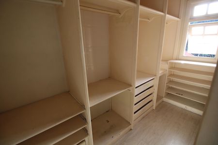 Casa de condomínio à venda com 350m², 5 quartos e 2 vagasQuarto 5 - Closet