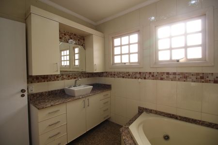 Casa de condomínio à venda com 350m², 5 quartos e 2 vagasQuarto 5 - Banheiro