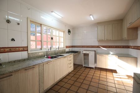 Casa de condomínio à venda com 350m², 5 quartos e 2 vagasCozinha