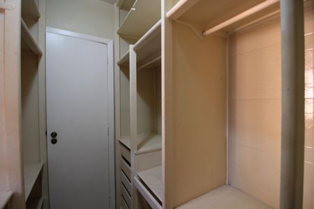 Casa de condomínio à venda com 350m², 5 quartos e 2 vagasQuarto 4 - Closet
