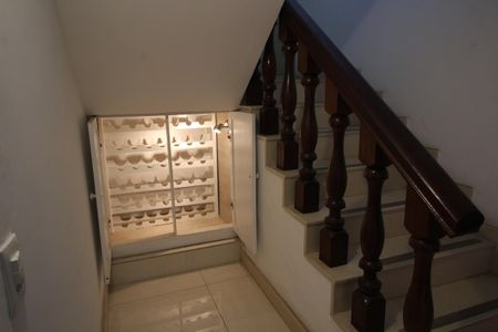 Casa de condomínio à venda com 350m², 5 quartos e 2 vagasAdega