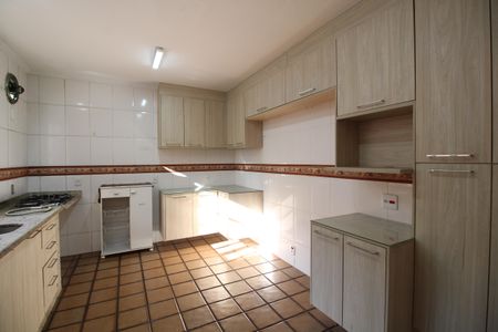 Casa de condomínio à venda com 350m², 5 quartos e 2 vagasCozinha