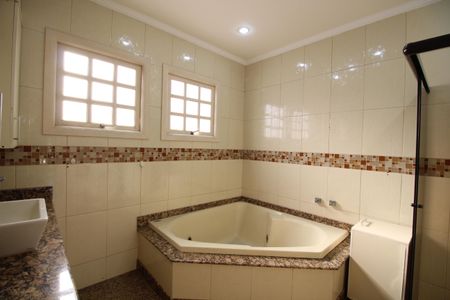 Casa de condomínio à venda com 350m², 5 quartos e 2 vagasQuarto 5 - Banheiro