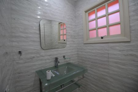 Casa de condomínio à venda com 350m², 5 quartos e 2 vagasLavabo 1
