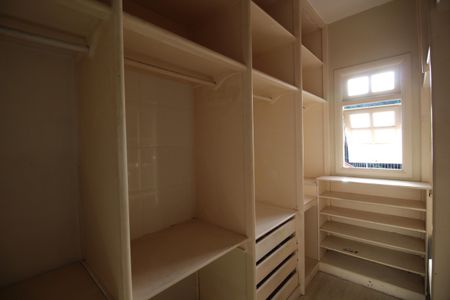 Casa de condomínio à venda com 350m², 5 quartos e 2 vagasQuarto 5 - Closet