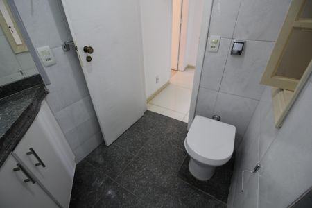 Casa de condomínio à venda com 350m², 5 quartos e 2 vagasBanheiro Social