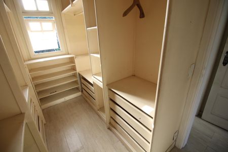 Casa de condomínio à venda com 350m², 5 quartos e 2 vagasQuarto 5 - Closet
