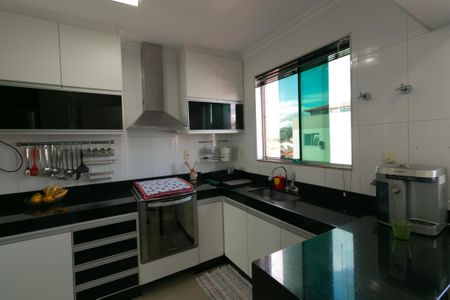 Apartamento à venda com 179m², 3 quartos e 3 vagasCozinha