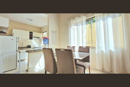 Casa de condomínio à venda com 100m², 2 quartos e 4 vagas Casa de condomínio à venda com 100m², 2 quartos e 4 vagasSala