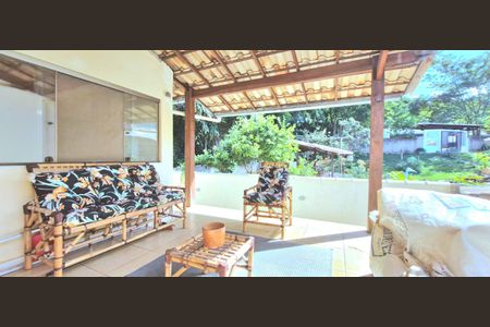 Casa de condomínio à venda com 100m², 2 quartos e 4 vagas Casa de condomínio à venda com 100m², 2 quartos e 4 vagasÁrea Externa