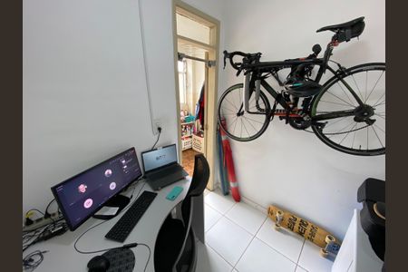 Apartamento à venda com 83m², 2 quartos e 2 vagasQuarto de Serviço