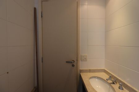 Apartamento à venda com 130m², 3 quartos e 3 vagasBanheiro da Suíte 2