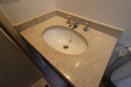 Apartamento à venda com 130m², 3 quartos e 3 vagasBanheiro da Suíte 2 - Pia