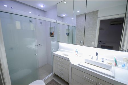 Apartamento à venda com 340m², 4 quartos e 3 vagasBanheiro da Suíte 2