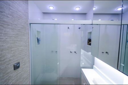 Apartamento à venda com 340m², 4 quartos e 3 vagasBanheiro da Suíte 2