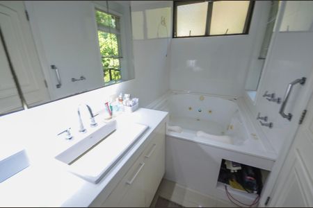 Apartamento à venda com 340m², 4 quartos e 3 vagasBanheiro da Suíte 2